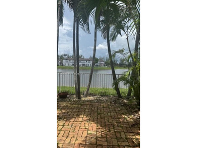 Lake Townhome/Townhouse For Sale in Doral, Florida