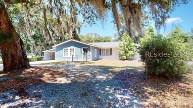A spacious 4-bedroom, 2-bath home featuring over 2,200 square - photo 3