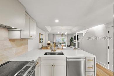Located in Mariners Cove Club on Hilton Head Island with direct - photo 4