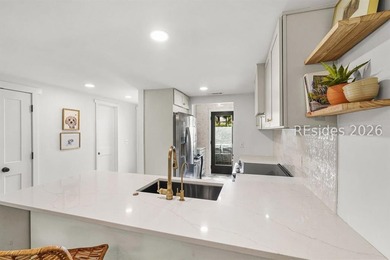 Located in Mariners Cove Club on Hilton Head Island with direct - photo 7