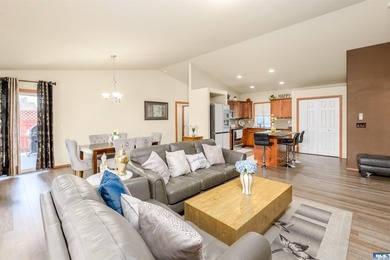 Beautifully maintained 2014-built home in a convenient Port - photo 12