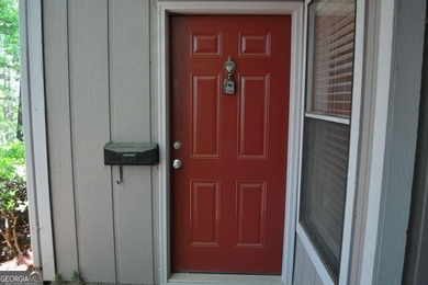 Gorgeous, professionally renovated Woodridge condo located in - photo 3