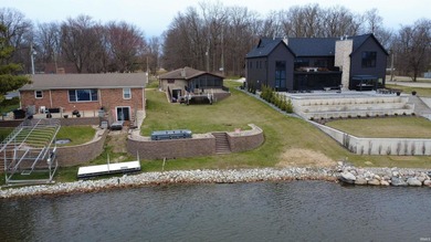 Experience the ultimate lakefront lifestyle with this well - photo 2
