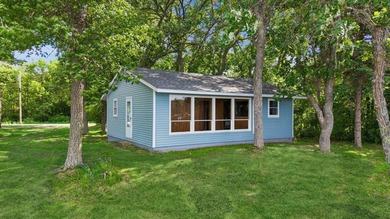 Discover a rare opportunity to own nearly an acre on Lake Julia - photo 3