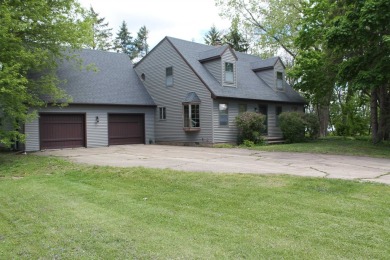 Lake Home For Sale in Winneconne, Wisconsin
