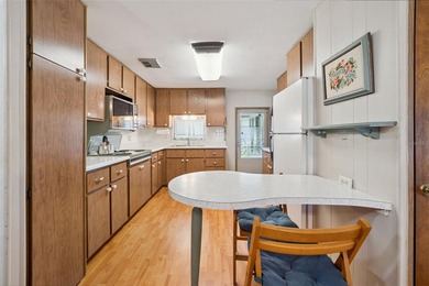 Welcome to easy Florida living in this charming 2 bedroom, 2 - photo 4