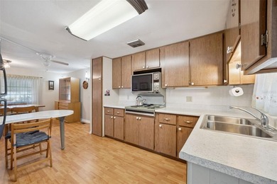 Welcome to easy Florida living in this charming 2 bedroom, 2 - photo 5