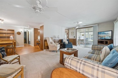 Welcome to easy Florida living in this charming 2 bedroom, 2 - photo 9