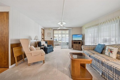 Welcome to easy Florida living in this charming 2 bedroom, 2 - photo 10