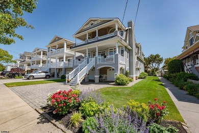 Exceptional custom-built Gardens home offering a spacious floor - photo 1
