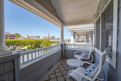 Exceptional custom-built Gardens home offering a spacious floor - photo 4
