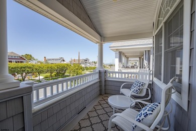 Exceptional custom-built Gardens home offering a spacious floor - photo 4