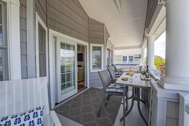 Exceptional custom-built Gardens home offering a spacious floor - photo 7