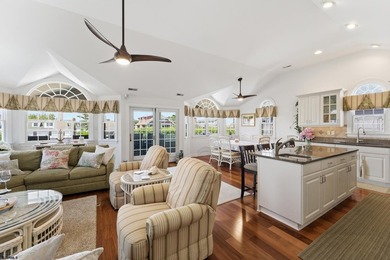 Exceptional custom-built Gardens home offering a spacious floor - photo 10