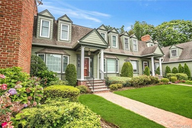 A stunning and completely renovated 3 bedroom 3.5 bath Townhouse - photo 4