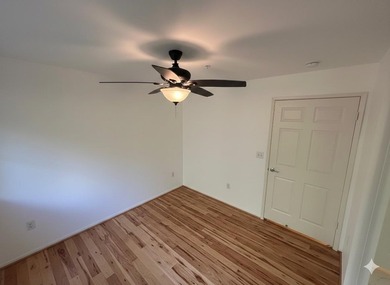 SELLELR wants it SOLD...... on LB easy to show. Discover the - photo 7