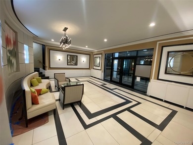 Welcome to The Fontaine in Forest Hills! Spacious one bedroom in