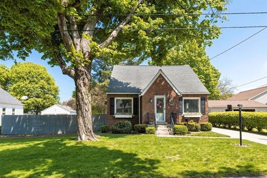 This quality, solid brick, Cape Cod home is just a few minutes - photo 36