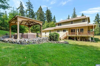 Tucked into a peaceful setting, this spacious 4-bedroom, 2 - photo 42