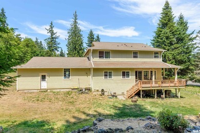 Tucked into a peaceful setting, this spacious 4-bedroom, 2 - photo 43