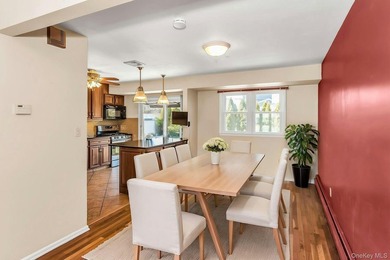 Diamond-condition Wantagh split: 3 beds, 2.5 baths, oversized - photo 12