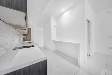 Live in a 5 Stars Building! More than 45 amenities. Beautiful