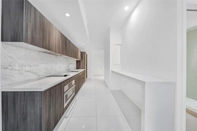 Live in a 5 Stars Building! More than 45 amenities. Beautiful