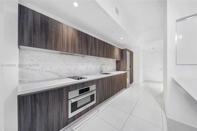 Live in a 5 Stars Building! More than 45 amenities. Beautiful