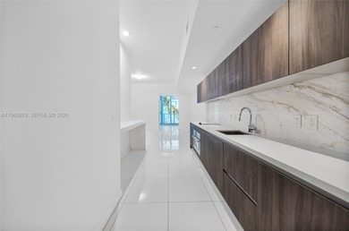 Live in a 5 Stars Building! More than 45 amenities. Beautiful