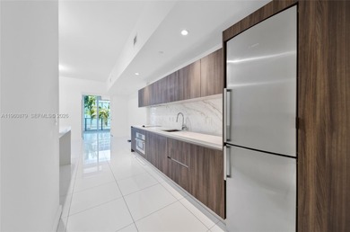 Live in a 5 Stars Building! More than 45 amenities. Beautiful