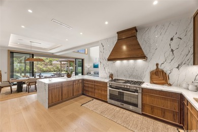 Introducing a rare new luxury construction in the heart of - photo 7