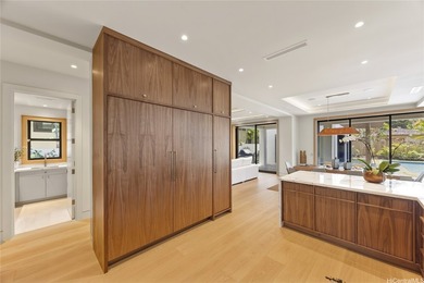 Introducing a rare new luxury construction in the heart of - photo 8