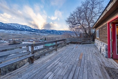 Yellowstone River Home For Sale in Gardiner Montana