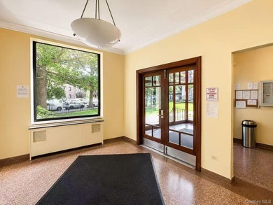 Welcome to Dara Gardens, a sought-after gated co-op community in - photo 2