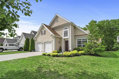 Welcome to easy living in this beautifully maintained 2-bedroom - photo 2