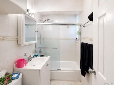 Welcome to Dara Gardens, a sought-after gated co-op community in - photo 7