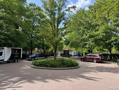 Welcome to Dara Gardens, a sought-after gated co-op community in - photo 10