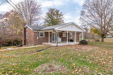 Welcome to your dream home! This stunning completely remodeled - photo 8