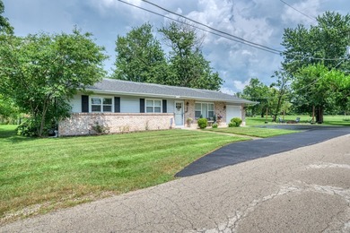 Stunning three bedrooms two baths, master bath, 1600 square foot - photo 1