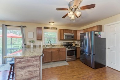 Stunning three bedrooms two baths, master bath, 1600 square foot - photo 9