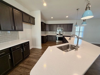 Welcome to this stunning 3-bedroom, 3-bath home with a bonus - photo 5