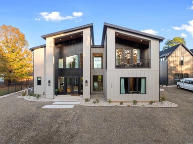 Lake Hamilton Home For Sale in Hot Springs Arkansas