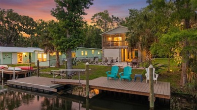 Weeki Wachee Gardens Area Home For Sale in Weeki Wachee Florida