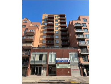 Spacious and sun-filled 1-bedroom condominium for sale in the - photo 1