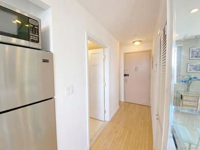 Spacious and sun-filled 1-bedroom condominium for sale in the - photo 3