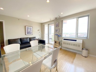 Spacious and sun-filled 1-bedroom condominium for sale in the - photo 4