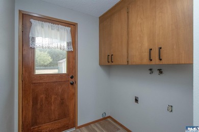 Move right into this beautifully remodeled 3 BR, 2 BA rambler - photo 13