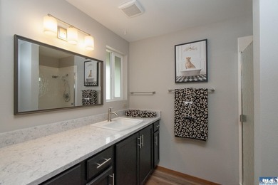 Move right into this beautifully remodeled 3 BR, 2 BA rambler - photo 19