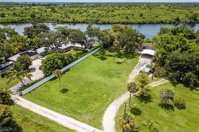 Caloosahatchee River Home For Sale in Labelle Florida