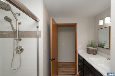Move right into this beautifully remodeled 3 BR, 2 BA rambler - photo 23